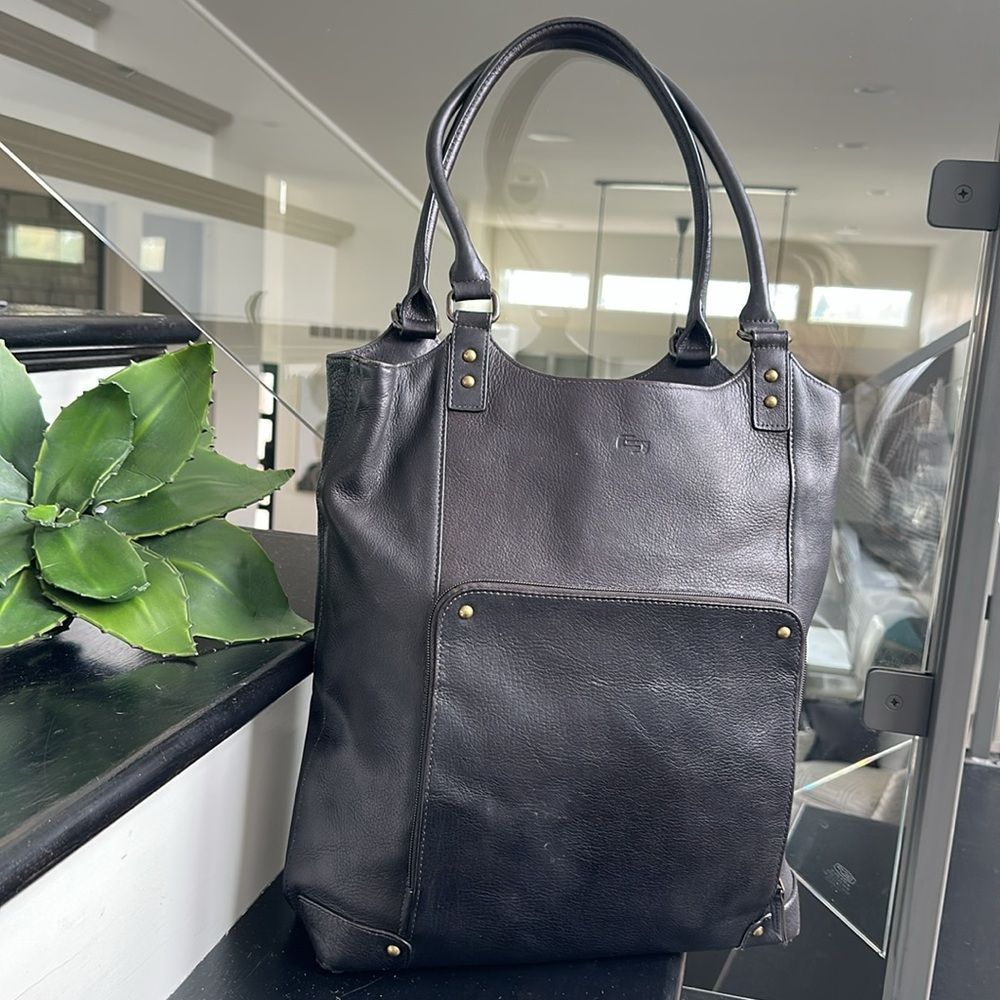 Solo Black Leather Tote Bag With Front Pocket